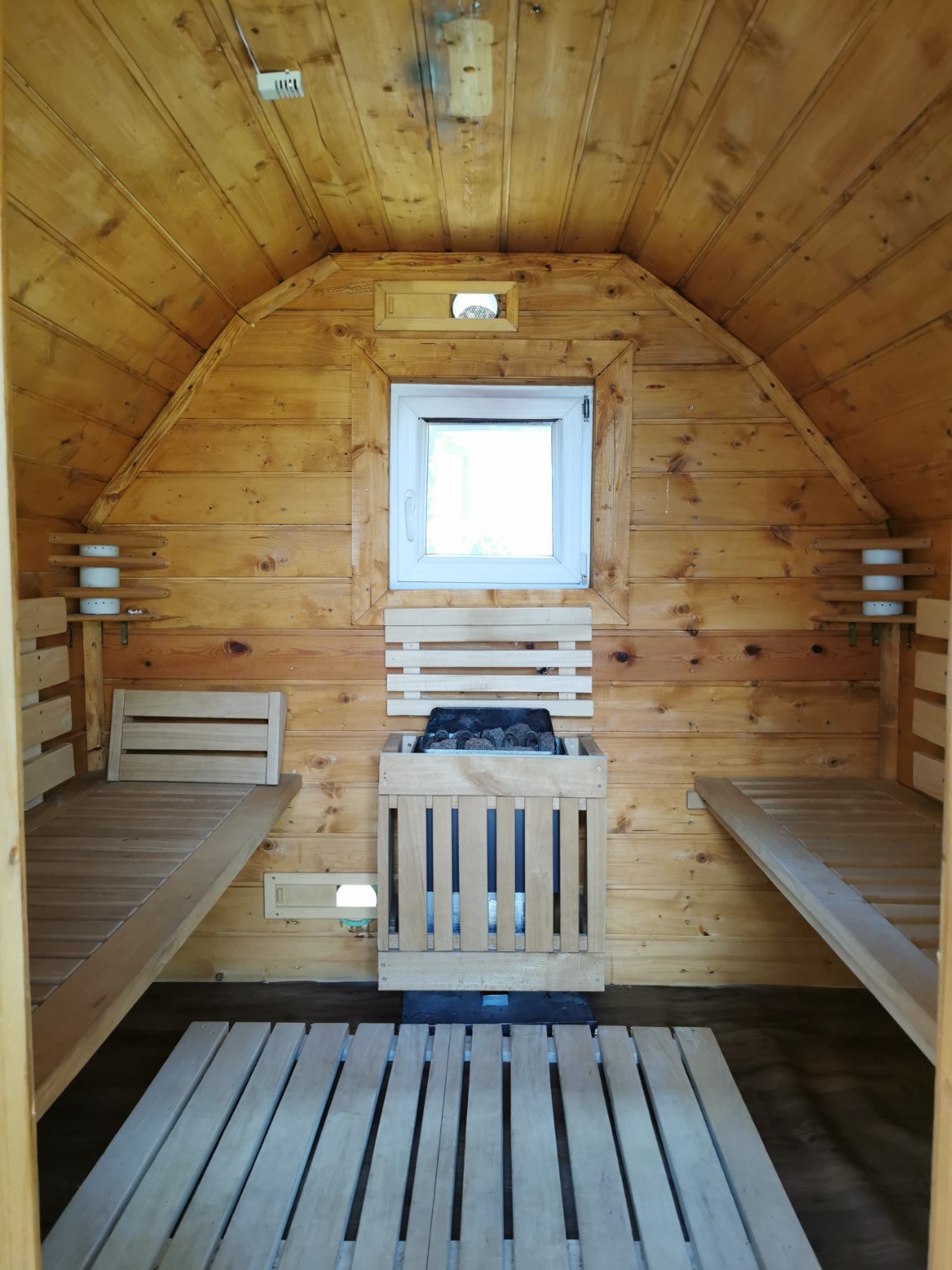 Notranjost savne pri glampingu Orlič